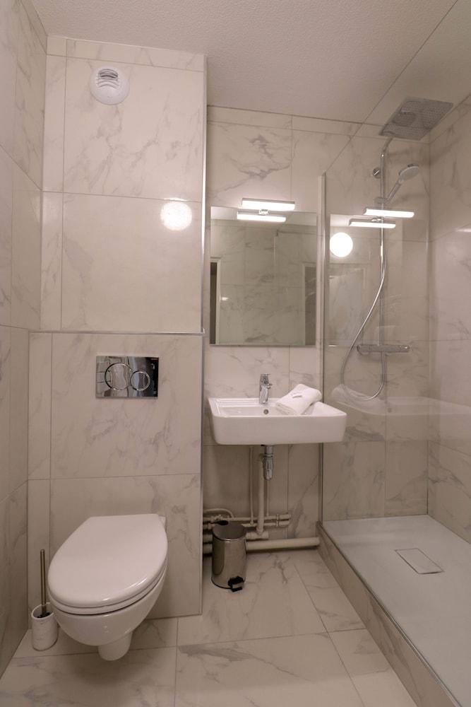 Hotel L'Ortega - Rennes St Jacques Aeroport Сен-Жак-де-ла-Ланд Экстерьер фото