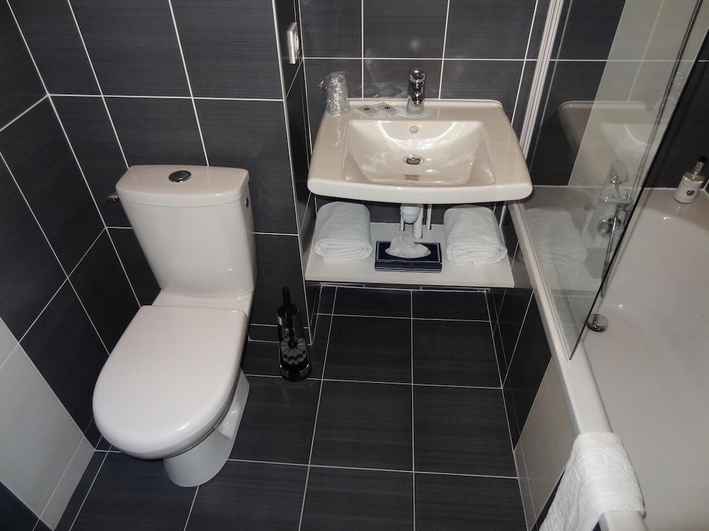 Hotel L'Ortega - Rennes St Jacques Aeroport Сен-Жак-де-ла-Ланд Экстерьер фото